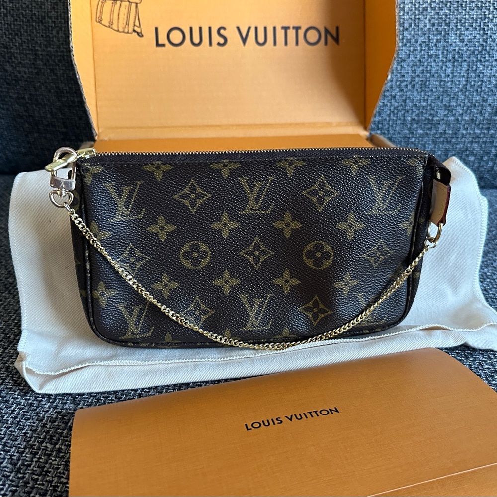 Authentic Vintage Louis Vuitton Monogram Pochette Accessoires (1998)